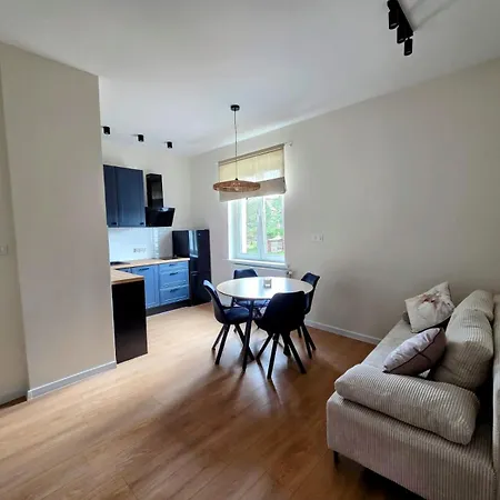 W Starym Koszarowcu アパート