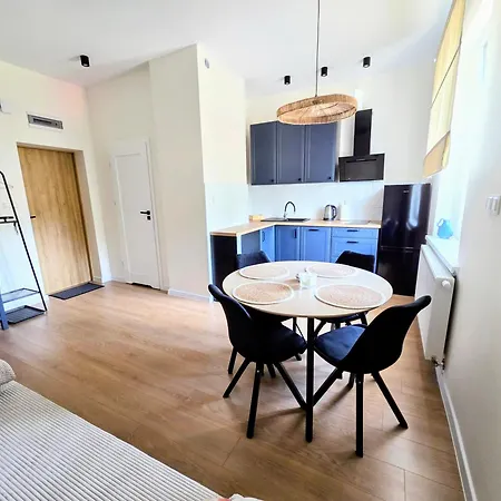 W Starym Koszarowcu Apartment *